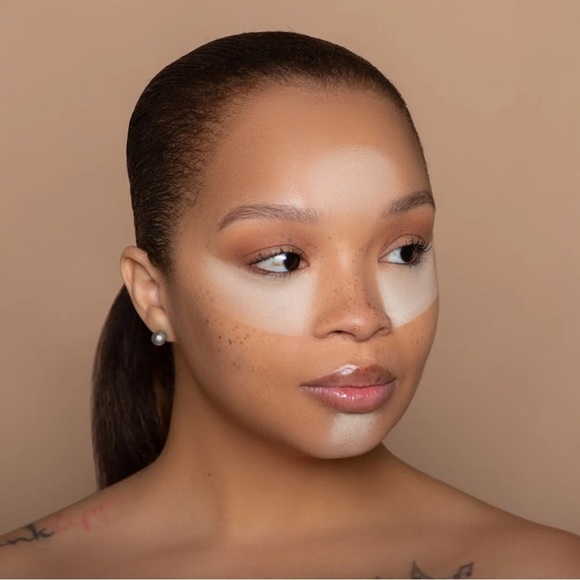 Pinklipps Loose Setting Powder in Translucent - Picture 4 of 5